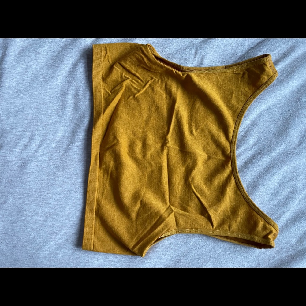 High neck sports bra